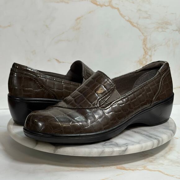 Clarks Bendables Brown Croc Embossed Loafers Comfort Slip-On Size 9.5M - Picture 1 of 14